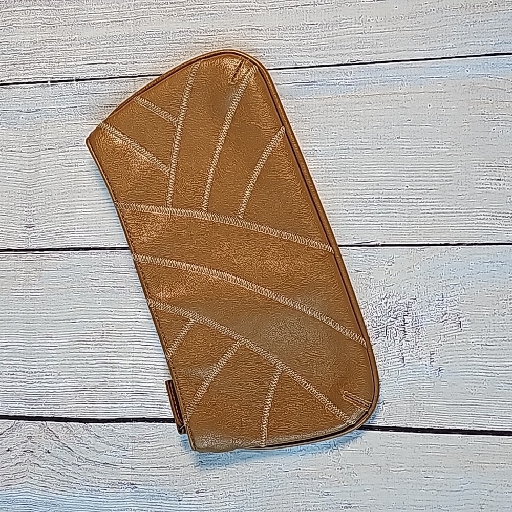 Steve Madden tan clutch